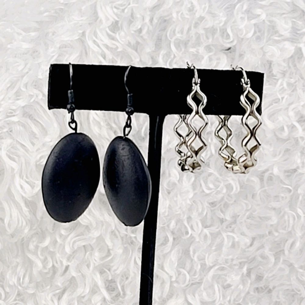 Bundle of 2 Earrings 